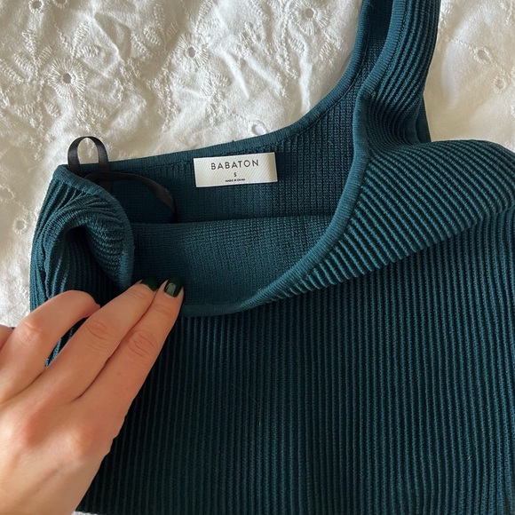 Aritzia Tops - Babaton sculpt knit one-shoulder cropped tank